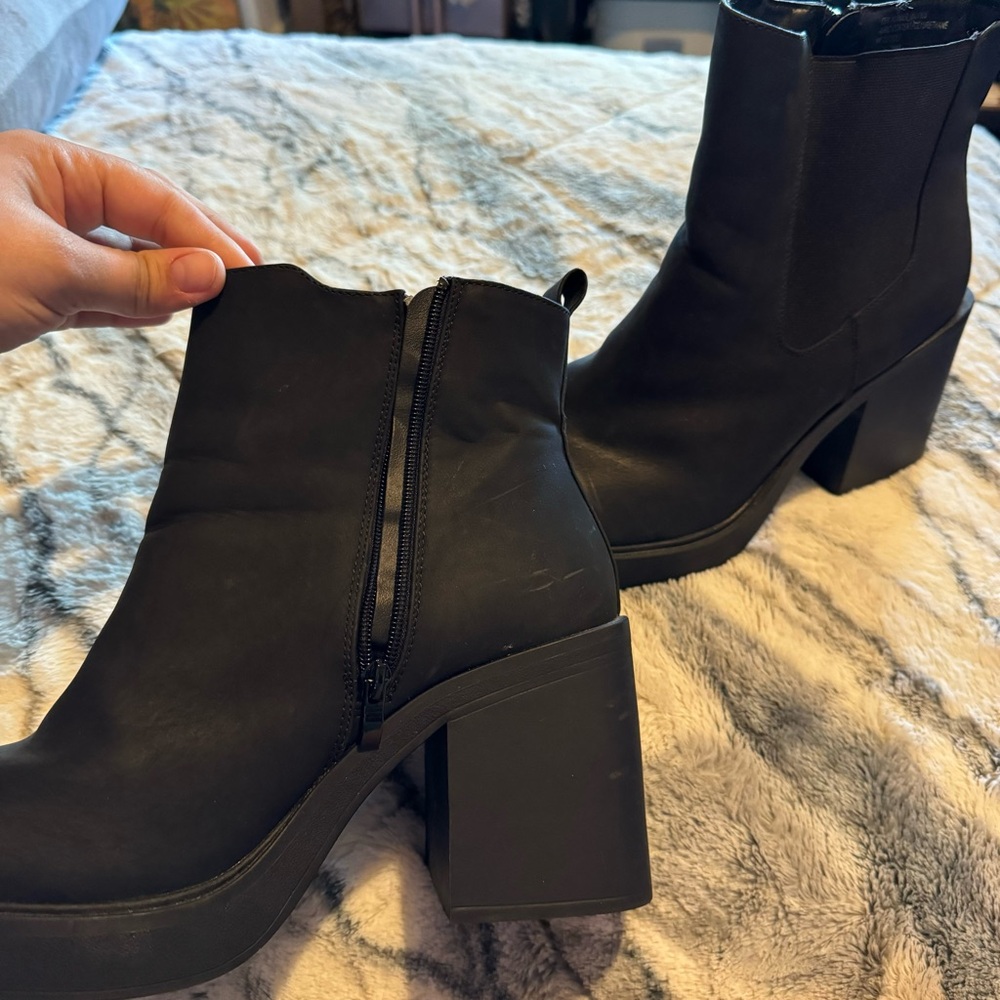 Platform Boots 👢